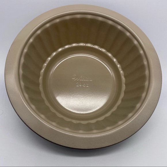 Wilton Small Cake or Large Cupcake Muffin Pan Jello Mold Nonstick 24 Ounce - Picture 2 of 4